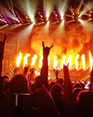 Live concert by Dead Eyes - Band