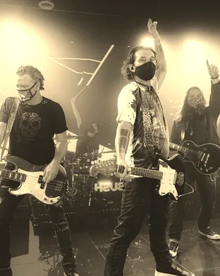 Bush, Mammoth & James and the Cold Gun